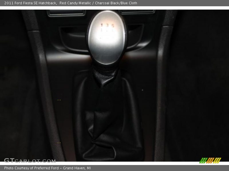 Red Candy Metallic / Charcoal Black/Blue Cloth 2011 Ford Fiesta SE Hatchback