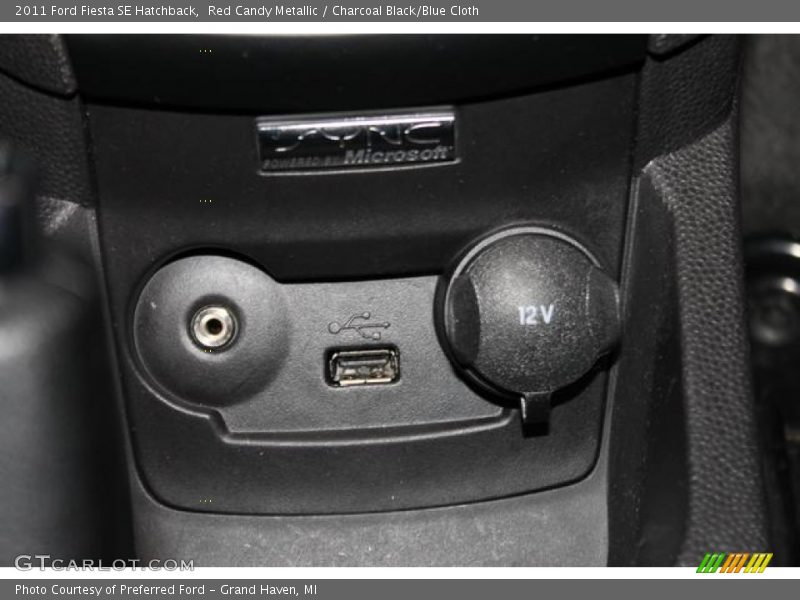 Red Candy Metallic / Charcoal Black/Blue Cloth 2011 Ford Fiesta SE Hatchback