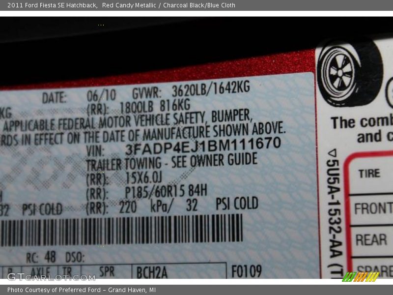 Red Candy Metallic / Charcoal Black/Blue Cloth 2011 Ford Fiesta SE Hatchback