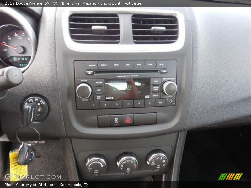 Billet Silver Metallic / Black/Light Frost Beige 2013 Dodge Avenger SXT V6