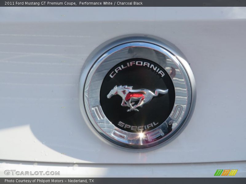 Performance White / Charcoal Black 2011 Ford Mustang GT Premium Coupe
