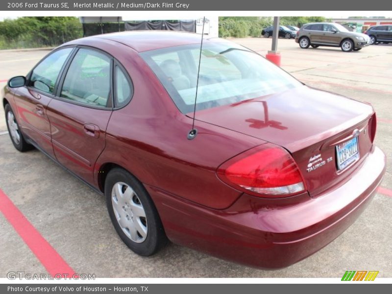 Merlot Metallic / Medium/Dark Flint Grey 2006 Ford Taurus SE