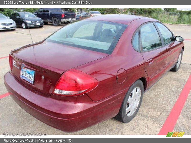Merlot Metallic / Medium/Dark Flint Grey 2006 Ford Taurus SE