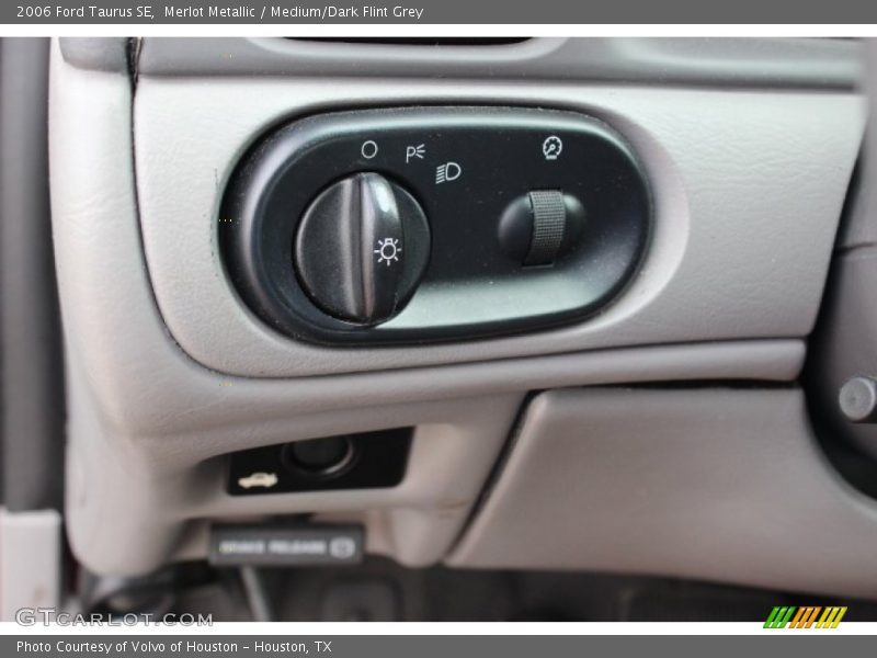 Merlot Metallic / Medium/Dark Flint Grey 2006 Ford Taurus SE