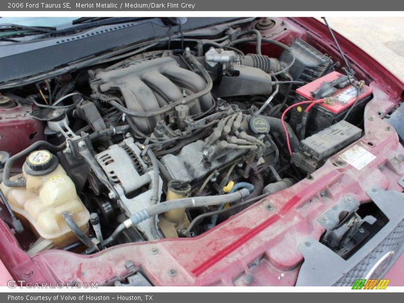 Merlot Metallic / Medium/Dark Flint Grey 2006 Ford Taurus SE