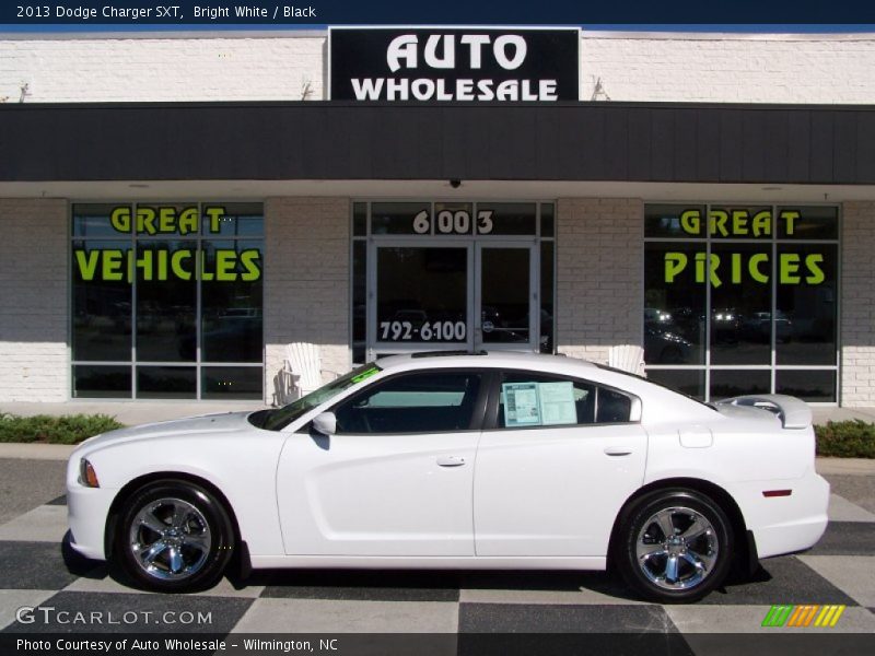 Bright White / Black 2013 Dodge Charger SXT