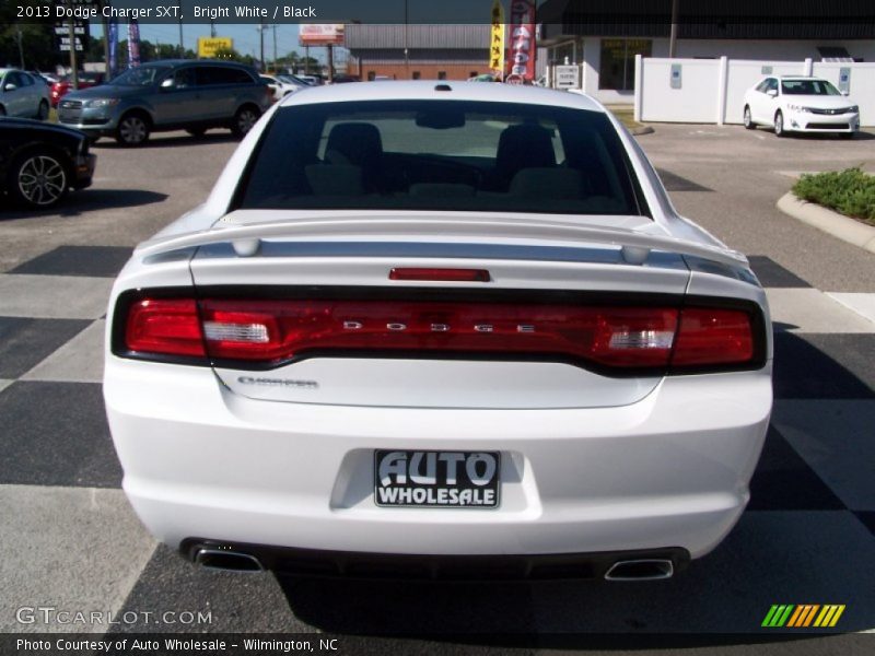 Bright White / Black 2013 Dodge Charger SXT