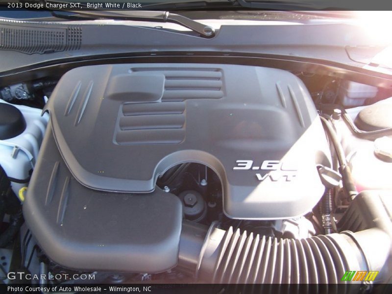 Bright White / Black 2013 Dodge Charger SXT