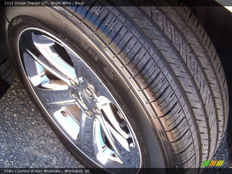 Bright White / Black 2013 Dodge Charger SXT