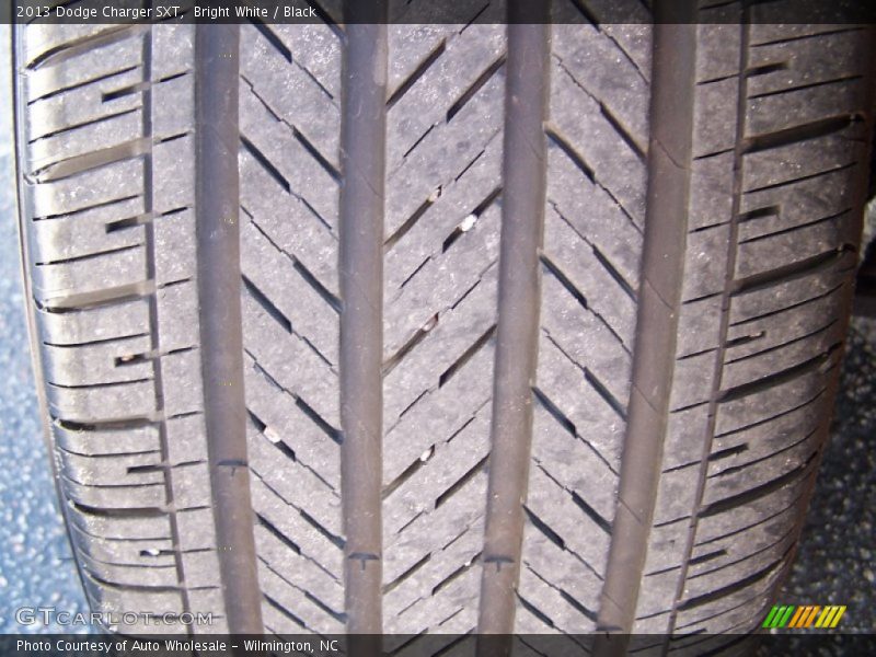 Bright White / Black 2013 Dodge Charger SXT