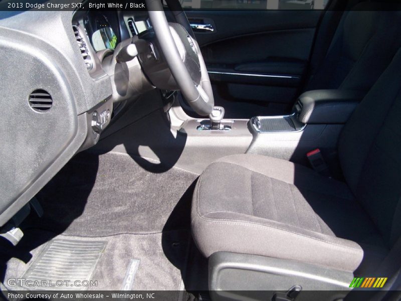 Bright White / Black 2013 Dodge Charger SXT