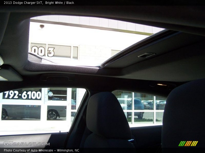 Bright White / Black 2013 Dodge Charger SXT