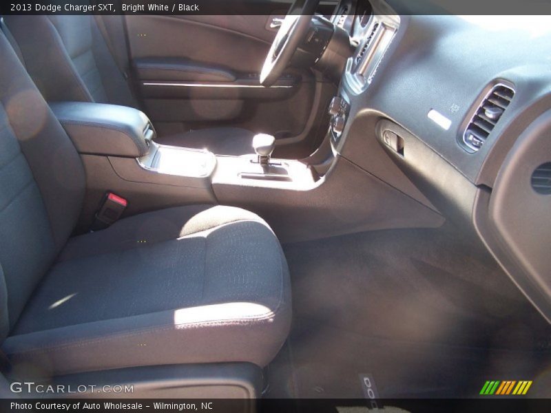 Bright White / Black 2013 Dodge Charger SXT
