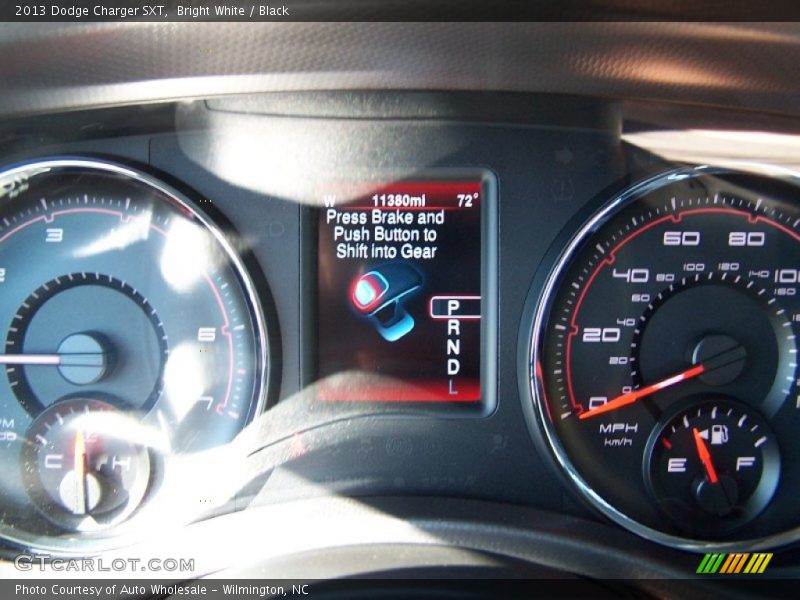 Bright White / Black 2013 Dodge Charger SXT