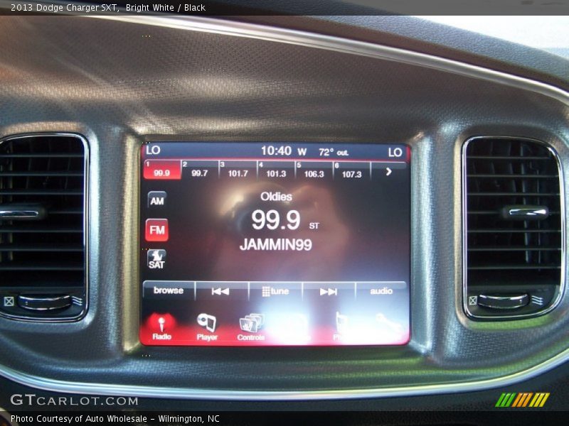 Bright White / Black 2013 Dodge Charger SXT