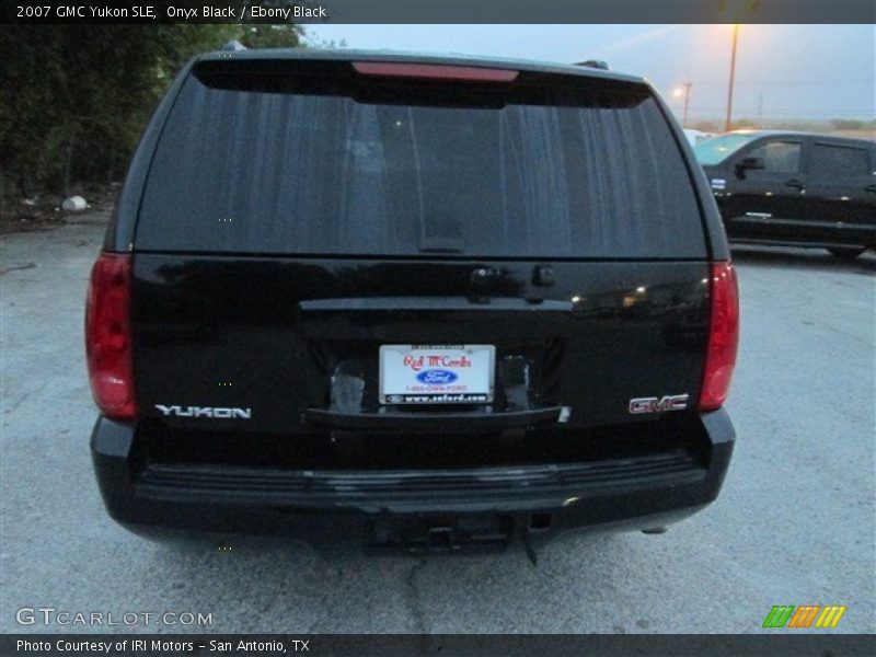 Onyx Black / Ebony Black 2007 GMC Yukon SLE