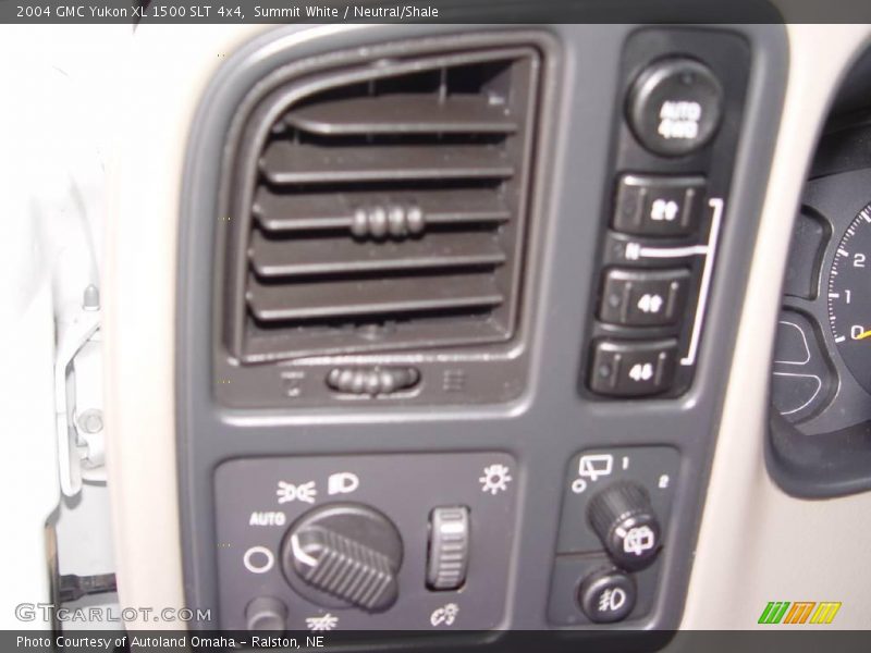 Summit White / Neutral/Shale 2004 GMC Yukon XL 1500 SLT 4x4