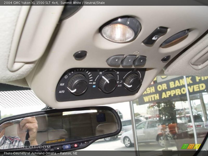 Summit White / Neutral/Shale 2004 GMC Yukon XL 1500 SLT 4x4