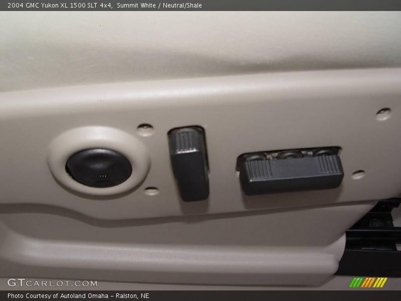 Summit White / Neutral/Shale 2004 GMC Yukon XL 1500 SLT 4x4