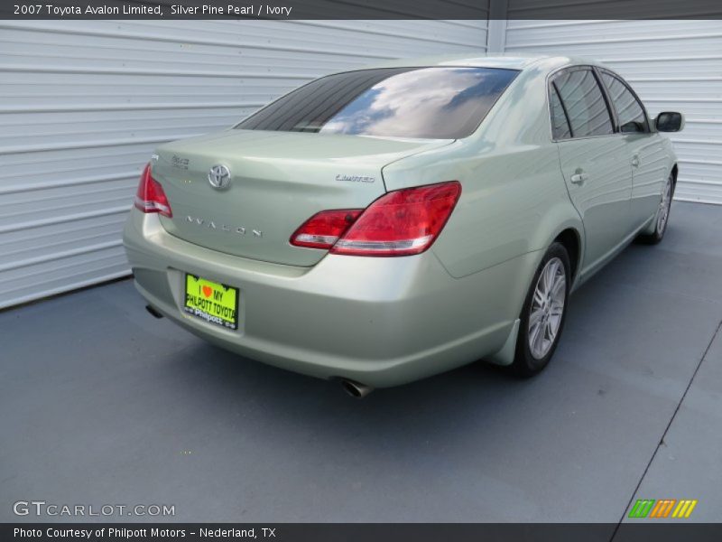 Silver Pine Pearl / Ivory 2007 Toyota Avalon Limited