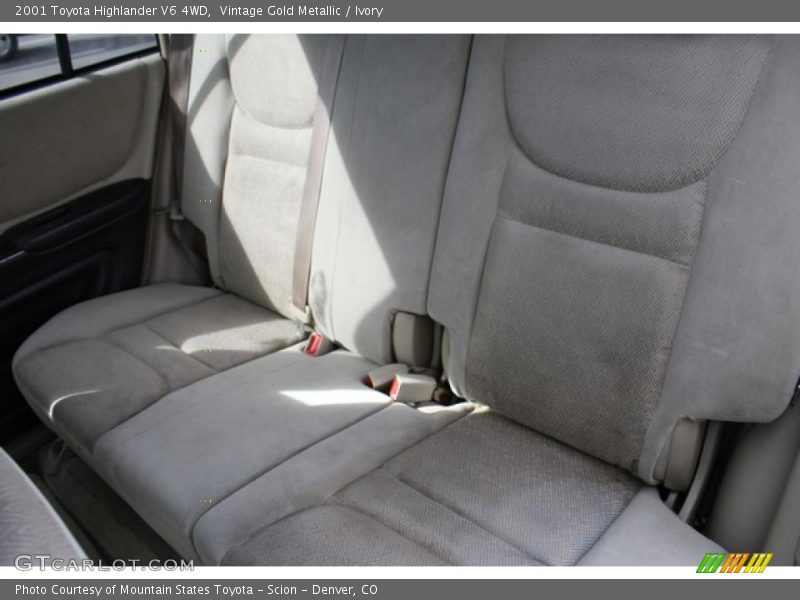 Vintage Gold Metallic / Ivory 2001 Toyota Highlander V6 4WD