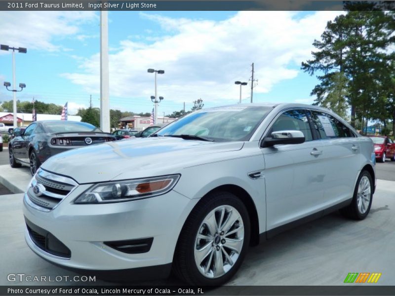 Front 3/4 View of 2011 Taurus Limited