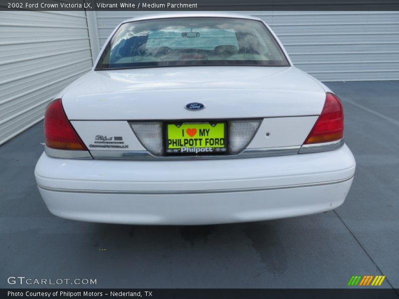 Vibrant White / Medium Parchment 2002 Ford Crown Victoria LX