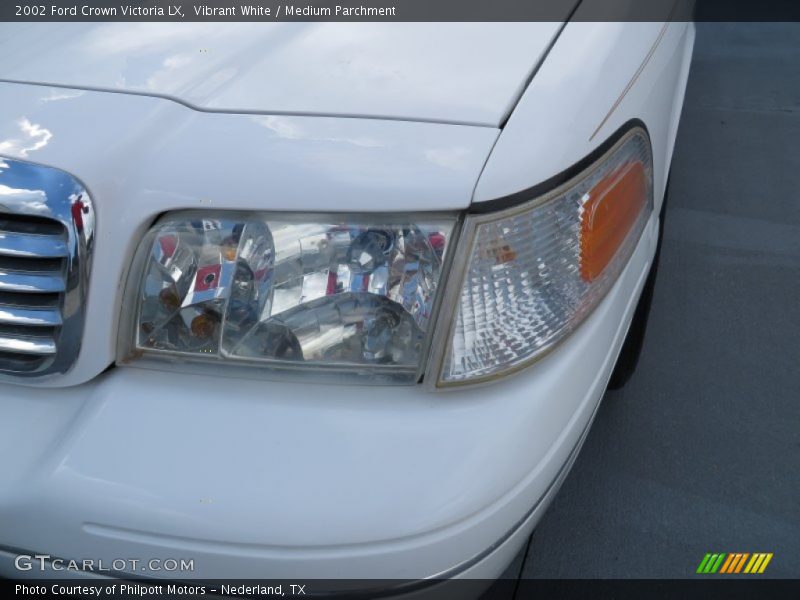 Vibrant White / Medium Parchment 2002 Ford Crown Victoria LX