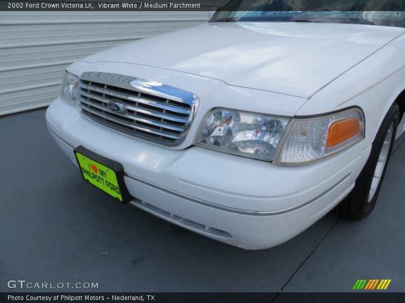 Vibrant White / Medium Parchment 2002 Ford Crown Victoria LX