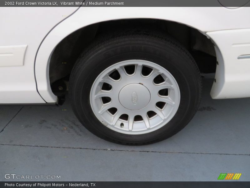 Vibrant White / Medium Parchment 2002 Ford Crown Victoria LX