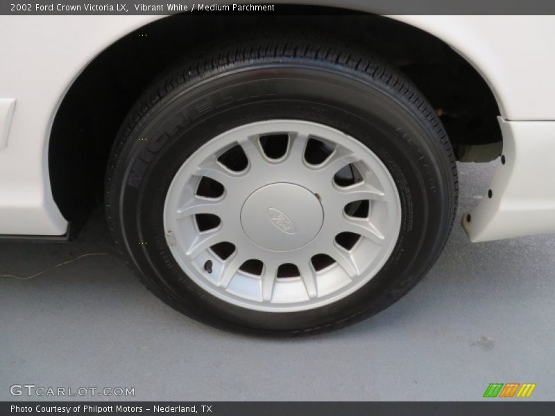 Vibrant White / Medium Parchment 2002 Ford Crown Victoria LX