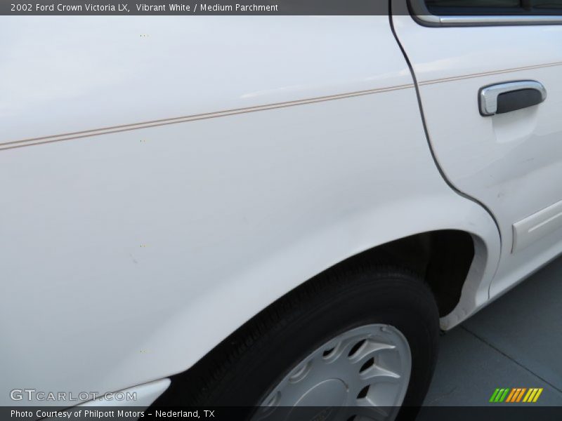 Vibrant White / Medium Parchment 2002 Ford Crown Victoria LX