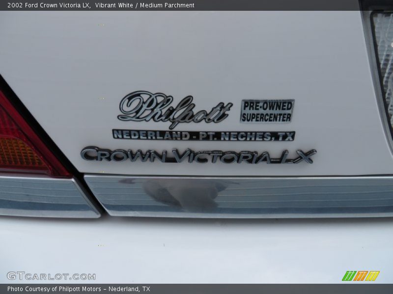 Vibrant White / Medium Parchment 2002 Ford Crown Victoria LX