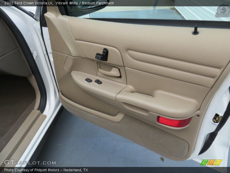 Vibrant White / Medium Parchment 2002 Ford Crown Victoria LX