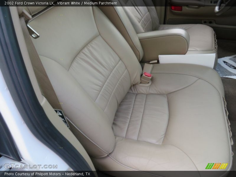 Vibrant White / Medium Parchment 2002 Ford Crown Victoria LX