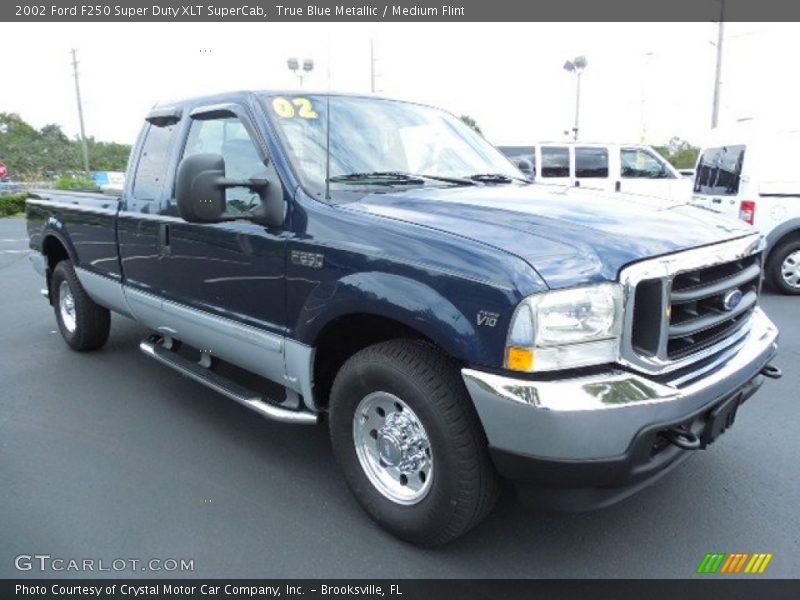 Front 3/4 View of 2002 F250 Super Duty XLT SuperCab