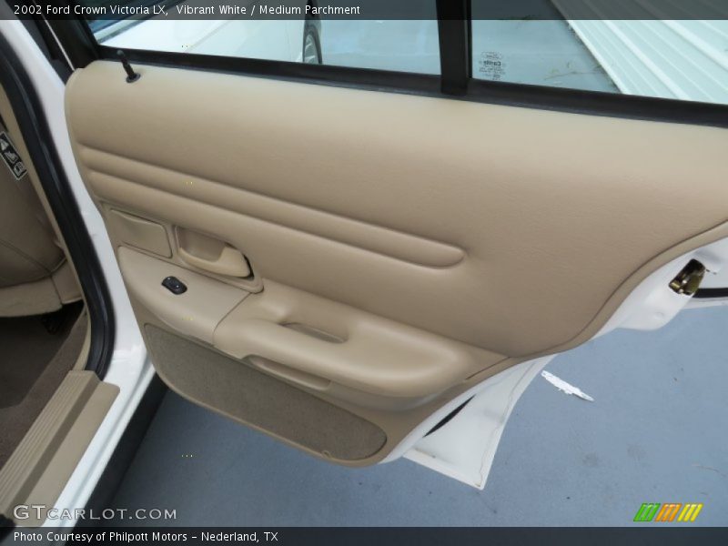 Vibrant White / Medium Parchment 2002 Ford Crown Victoria LX