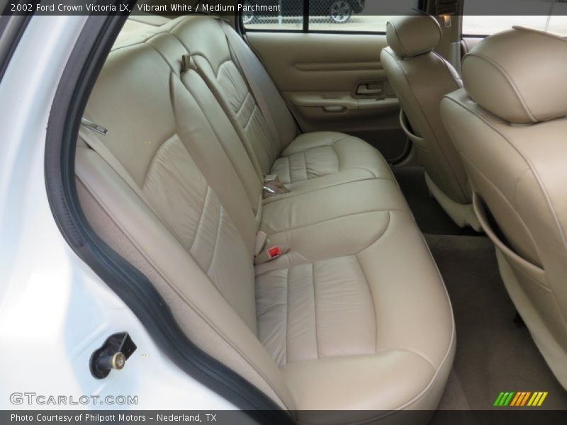 Vibrant White / Medium Parchment 2002 Ford Crown Victoria LX