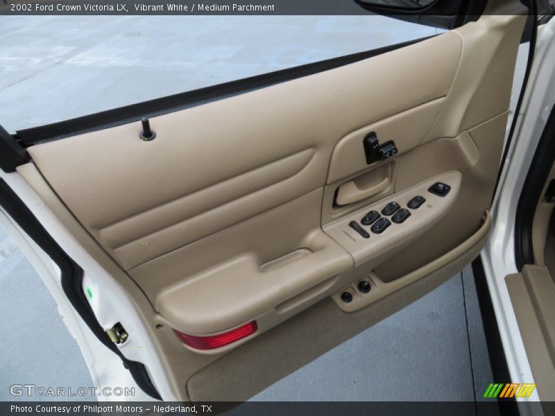Vibrant White / Medium Parchment 2002 Ford Crown Victoria LX