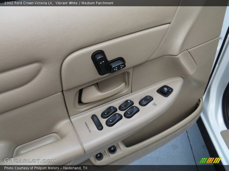 Vibrant White / Medium Parchment 2002 Ford Crown Victoria LX