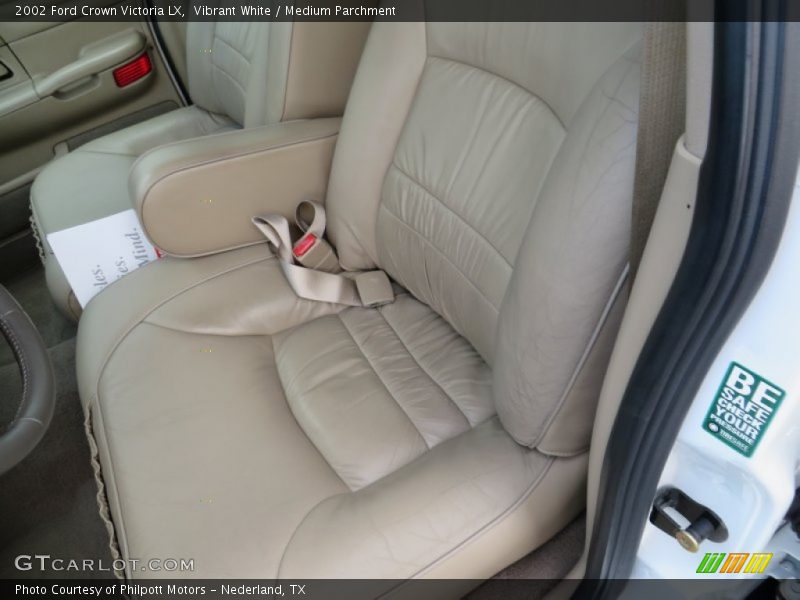 Vibrant White / Medium Parchment 2002 Ford Crown Victoria LX