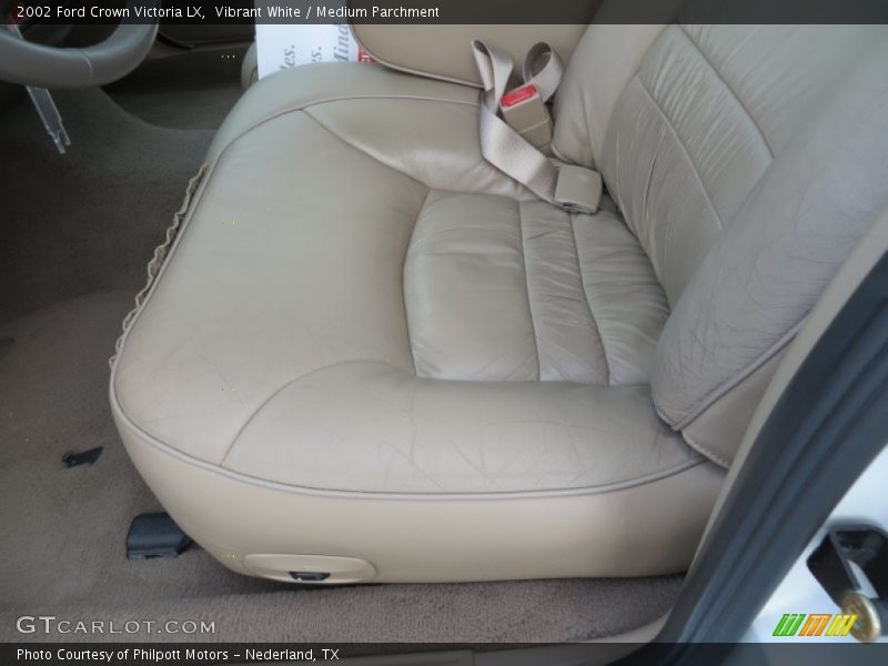 Vibrant White / Medium Parchment 2002 Ford Crown Victoria LX