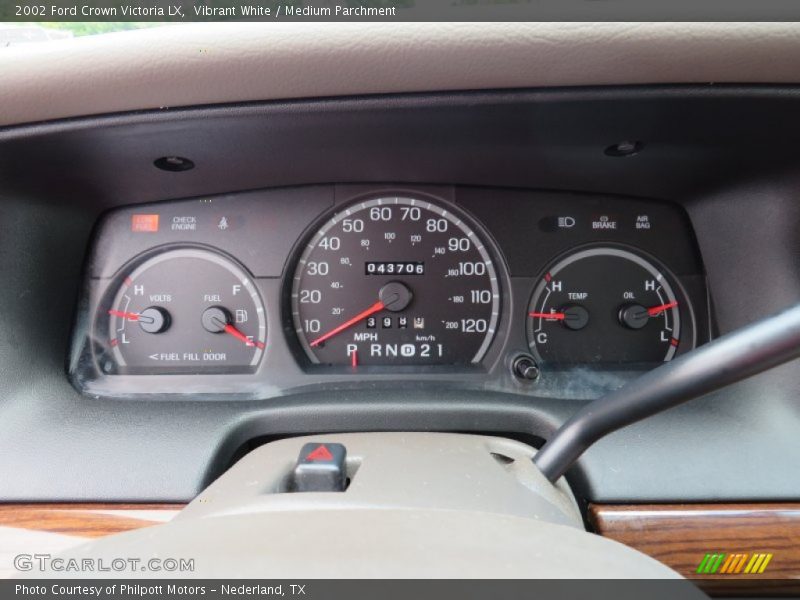 Vibrant White / Medium Parchment 2002 Ford Crown Victoria LX