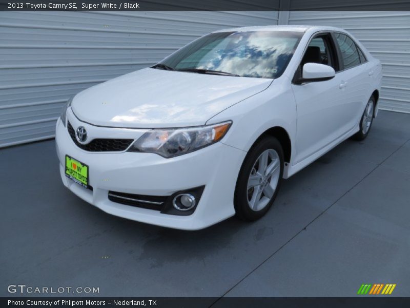 Super White / Black 2013 Toyota Camry SE