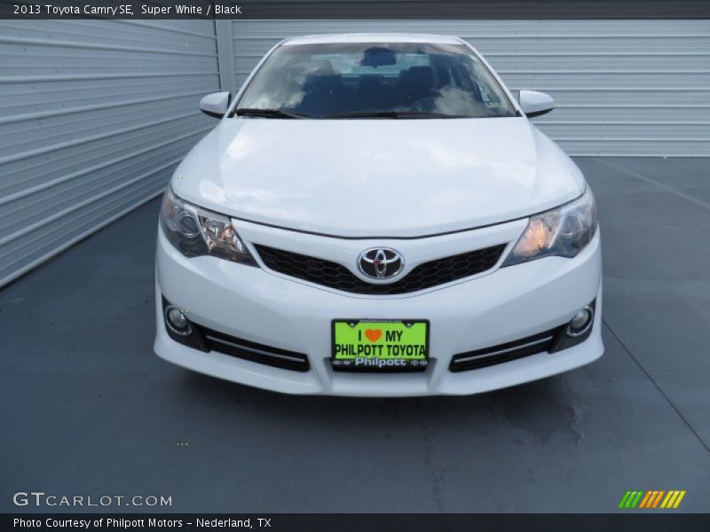 Super White / Black 2013 Toyota Camry SE