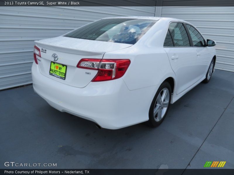 Super White / Black 2013 Toyota Camry SE