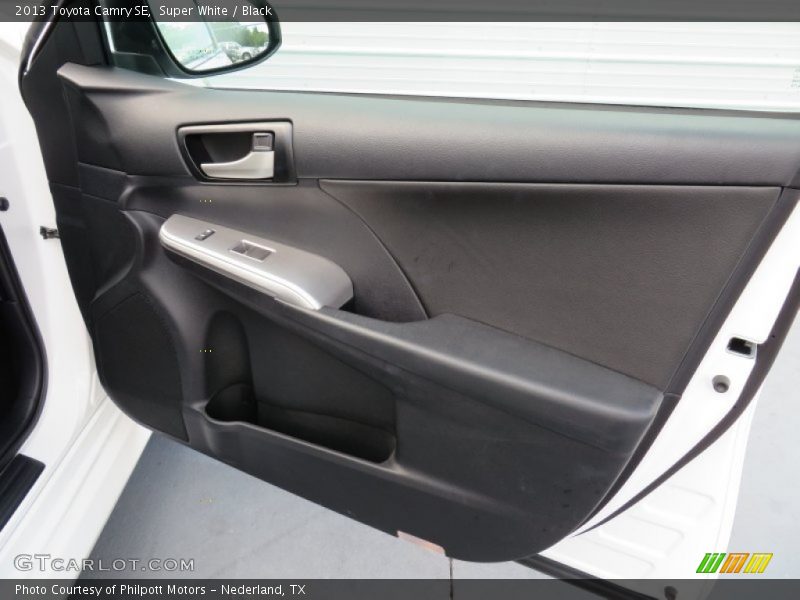 Super White / Black 2013 Toyota Camry SE