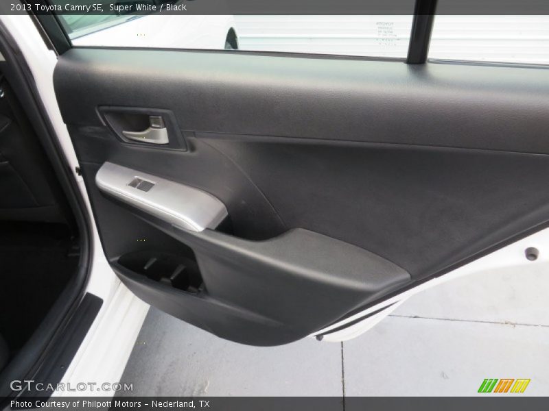 Super White / Black 2013 Toyota Camry SE