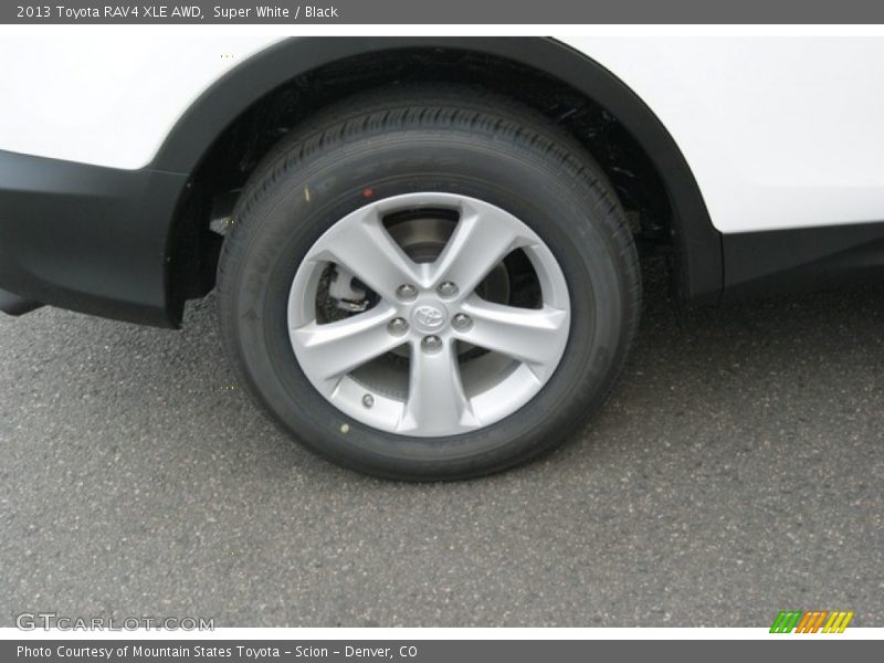 Super White / Black 2013 Toyota RAV4 XLE AWD