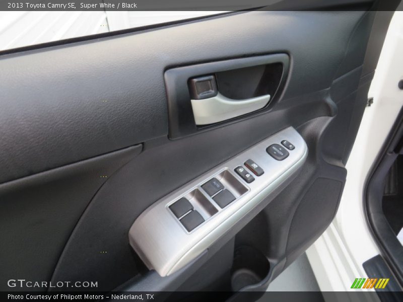 Super White / Black 2013 Toyota Camry SE